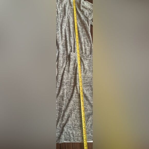 Born Shawl Collar Robe Sz L/XL Gray Pockets Knee Length - Picture 6 of 7